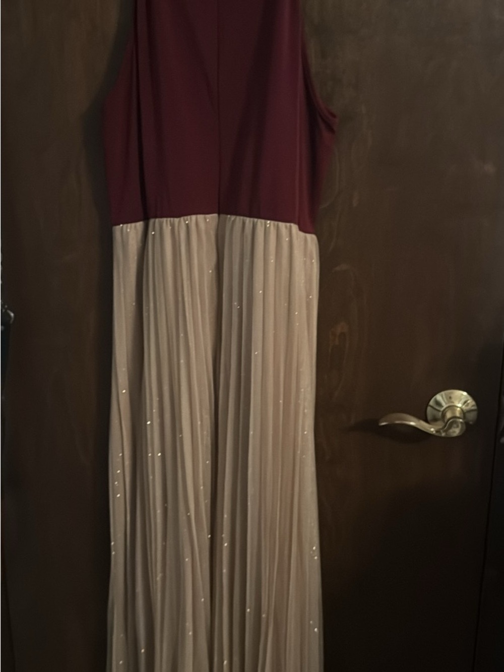 Elegant Two-Tone Sleeveless Evening Dress in Burgundy and Champagne